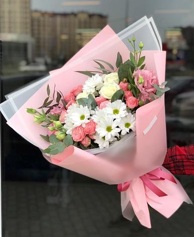 Букет цветов из: Розы, Лизиантусы и Хризантемы в Оконешниково